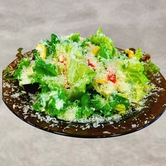 雪降りチーズの温玉シーザーサラダ