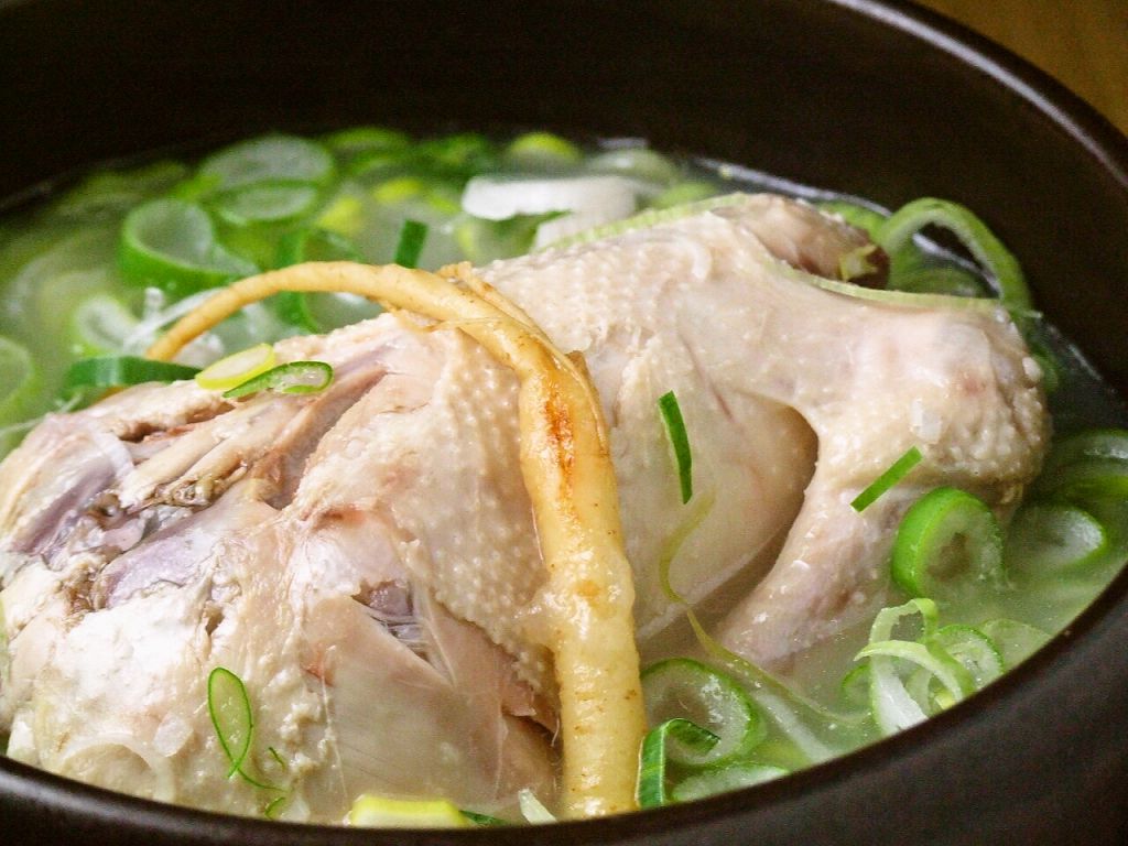 スタミナ満点サムゲタン！！美容に良いだけでなく、疲労回復にも良いと言われています☆