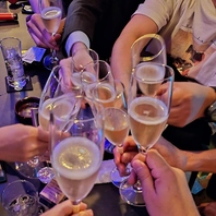 お客様同士で盛り上がれるbar