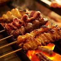 炭火焼鳥や肉寿司の豪華食べ放題で、上質なひと時を堪能