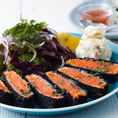 サーモンのブラックレアカツ