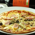 料理メニュー写真 ベーコンと木ノ子のピザ