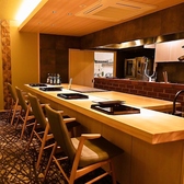 店内は心地よい照明が特別な時間を演出しています