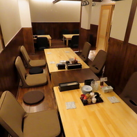 大人数での宴会も少人数でのお食事も楽しめる個室を完備