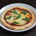 料理メニュー写真 マルゲリータピザ/クアトロフォルマッジ