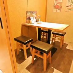 2名様~4名様ご利用いただける広々としたテーブル席です♪席のみ予約も可能です。