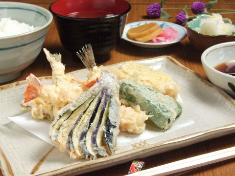 綺麗に揚がってサクサク！衣の付き具合が絶品の天ぷらを是非ご賞味ください！