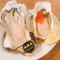 牡蠣も日本全国「今日1番美味しい」を毎日厳選して仕入れております。詳細は店内黒板で「本日の生牡蠣」をご確認下さい！※焼牡蠣も対応しております。