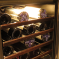 厳選したワインはワインセラーにて厳重に保管しております。