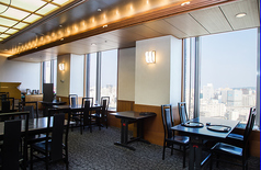 ゆったりとした空間で贅沢なランチタイムを過ごせます