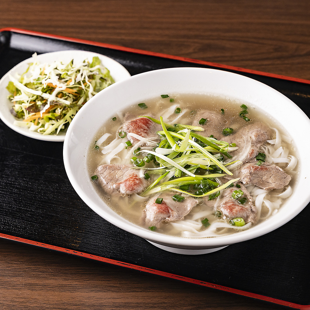 2階には大人数対応可能な個室もあります。