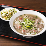 2階には大人数対応可能な個室もあります。