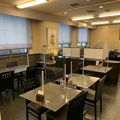 一人様でも静かにお料理やお飲み物をお楽しみいただける席をご用意しております。ぜひお気軽にご利用ください。