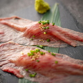料理メニュー写真 近江牛 ローストの炙り握り寿司／近江牛 漬け炙り握り寿司