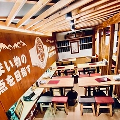 家族でも楽しめる広々とした空間を提供しています。お子様連れのお客様にも安心してお越しいただける環境が整っており、ベビーカーの入店も可能です。家族みんなで楽しい時間を過ごせるよう、心地よい雰囲気と美味しい料理をご用意しております。大切な方々と一緒に、思い出に残る素敵なひとときをお楽しみください。