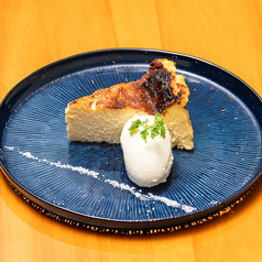 バスクチーズケーキ　バニラアイス添え