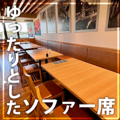 【2～20名席】松島の壮大な景色を楽しめるお席でお食事をお楽しみいただけます。地元の新鮮な食材を使用した料理と共に、贅沢なひと時をお過ごしください。当店自慢のお酒と共に、大切な人との特別な時間を過ごせる空間です。
