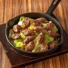 にんにくの効いた　豚ハラミとキャベツの鉄板焼肉