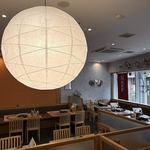 お子様連れでも安心！広々店内！※お子様椅子ご用意あり、ベビーカーのまま入店可能、アイスバーあり