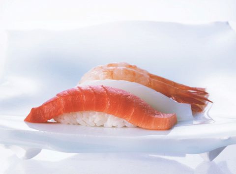 鮮度抜群の魚をリーズナブルに楽しめる人気の立食い寿司屋！！
