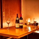 大切な記念日を彩る特別な席。プライベート感のある空間で、周りを気にせず二人だけの時間をゆったり過ごせるのが魅力です。会話や笑顔が自然に弾むひとときに思い出に残る瞬間をそっと後押し。大切な人との距離がぐっと近くなる、記念日にふさわしい贅沢な空間です。