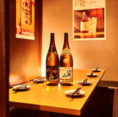 周りを気にせずゆったり過ごせる個室居酒屋は、友人や家族、仕事仲間との会話に最適。落ち着いた雰囲気の中で美味しい料理とお酒を楽しめ、プライベート感たっぷり。特別な日や打ち上げにもぴったりの居心地の良い空間です。