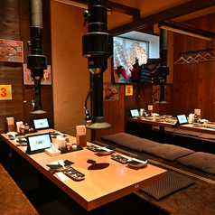 個室は大人数のご宴会にも対応可能です。職場の飲み会や、各種お集まりの際に、ぜひご利用ください。