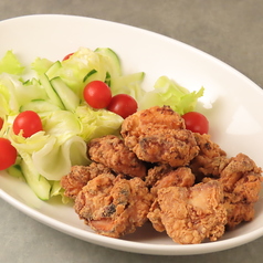 ～鶏の唐揚げ～外はカリッと中はジューシー♪みんな大好き定番の唐揚げ！