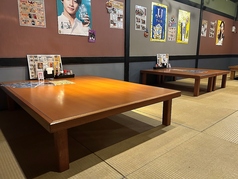 お子様も安心して一緒にお過ごし頂けるスペースです。お店の奥に３卓ございます。