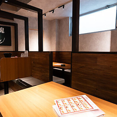 6名様でのご利用に最適なテーブル席が2卓ございます。団体様での集まりにも対応可能で、宴会にぴったりです♪