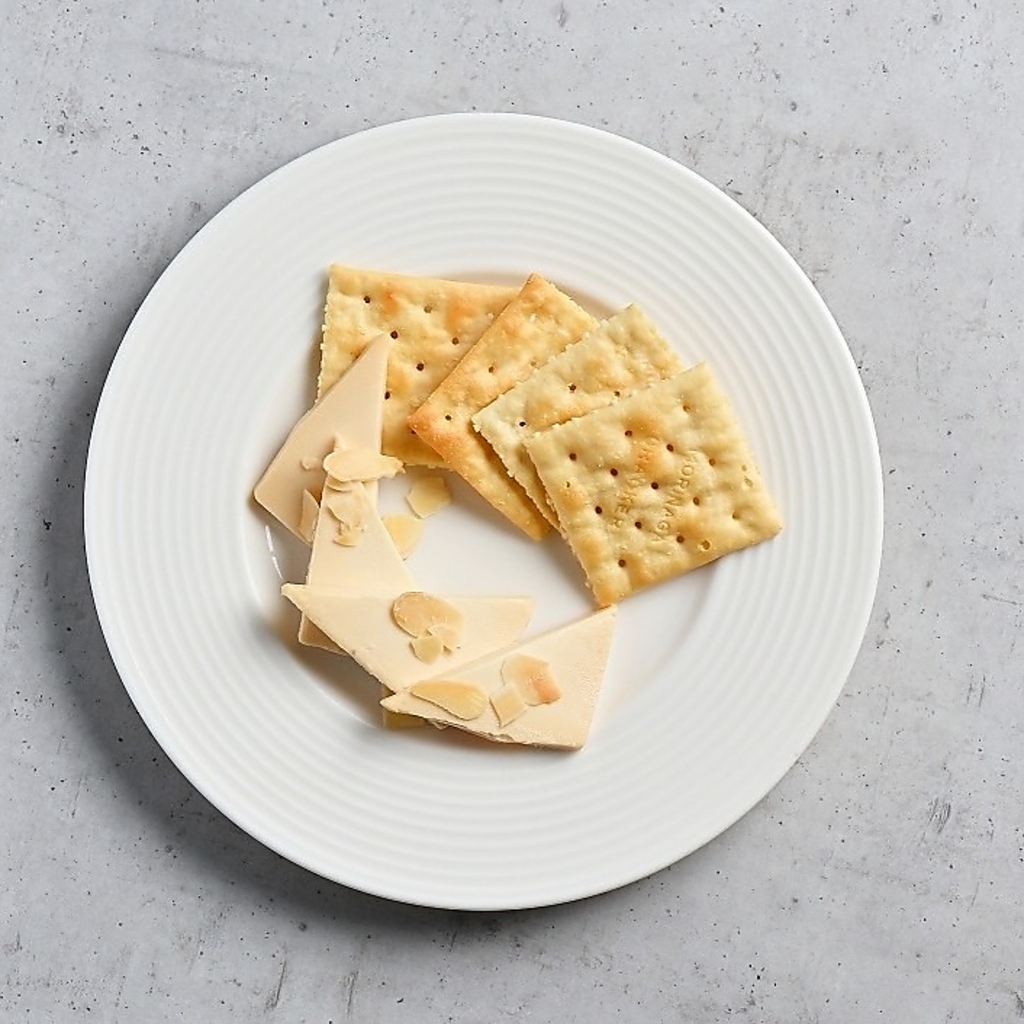 松本市ではフィガロから広まった本家味噌チーズ家！是非ご賞味ください。