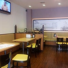 会社全体の大型宴会やパーティーに最適です。一体感のある広々とした空間で、本格中華のコース料理を皆様でお楽しみいただけます。幹事様の強い味方として宴をサポート。大人数ならではの活気と、蓬渓閣の美食が織りなす感動を共有ください。