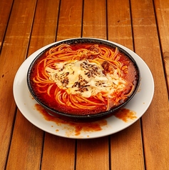 炙りチーズとホロホロ肉のトマトソース
