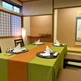 2名様掛けのお席もございます。周囲を気にすることなくプライベートな空間でお料理とドリンクをお楽しみいただけます。