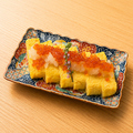 料理メニュー写真&nbsp;だし巻き玉子　いくら乗せ