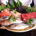 古くからお付き合いのある独自のルートから取り寄せる全国各地の新鮮な食材。四季折々の旬食材を低価格でご提供致します。他店では真似できないコスパと味で勝負！お刺し身以外にも、煮付け、焼き物、カルパッチョなどもご用意しております。日本酒、焼酎との相性も◎！ぜひご一緒にお楽しみください。