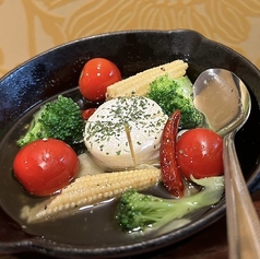 カマンベールのアヒージョ/小海老とブロッコリーのアヒージョ