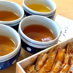 お弁当×お茶の組合せがオススメ◎ 穴子めしに合うお茶(ほうじ番茶)160円(税込)もご用意しております