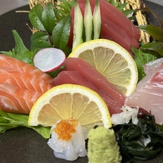 日南獲れの魚を中心に組み合わせたおまかせお刺身4種盛り