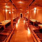 2階席は仕切りを外せば最大110名様以上収容可能！団体様の宴会もみんなで一緒にワイワイできます◎