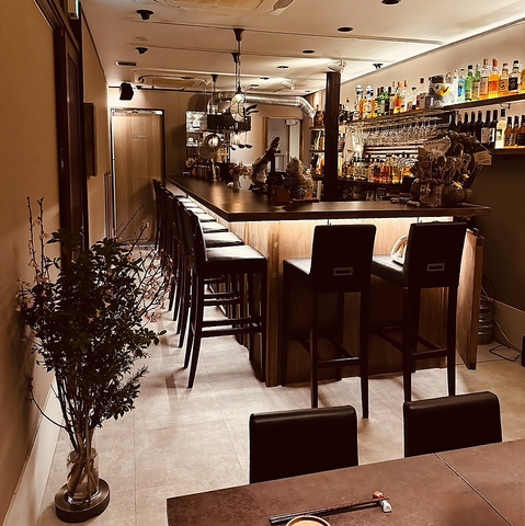 カウンター席/テーブル席ございます