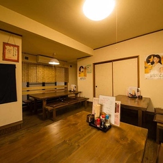 【1階】テーブル席貸切(8~10名様)。10名様という少人数から貸切が可能!ほっこりと寛げる店内で充実した宴会はいかがですか。駅から歩いてお越しいただける便利さが自慢!職場宴会などのビジネスシーンから、ご家族と過ごすお食事のひと時、法事などどんなシーンにもマッチします。