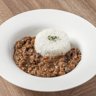 絶品★完熟トマトで煮込む贅沢無水カレー！