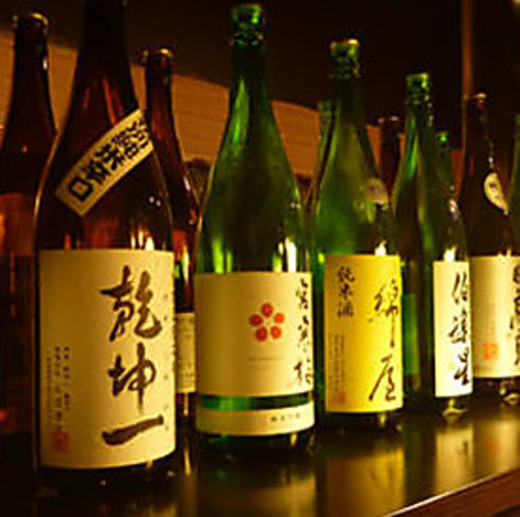 宮城酒蔵25蔵全てを取揃え、一軒で味わえる贅沢♪世界のワインが楽しめる立ち飲みワインコーナーも◎