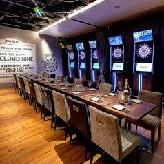 【貸切は最大80名様まで対応可能★】ダーツはもちろん、DVDプレーヤーやプロジェクターも完備◎アイデア次第でオリジナリティ溢れるパーティーに☆ご予算に合わせたプランを各種ご用意しております!