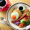 料理メニュー写真&nbsp;パンケーキ&サーモンサラダ