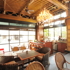 結婚式の二次会に◎テラスで立食もできます。