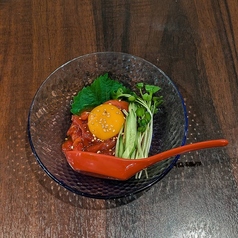 本まぐろユッケ