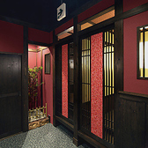 【喫煙専用室】健康増進法の施行に伴い全席禁煙となっておりますが、お煙草を吸われるお客様のために店内に喫煙専用室を設けております。非喫煙者の方やお子様連れのお客様にはクリーンな空気を保ちつつ、愛煙家の方にも快適にお過ごしいただけるよう配慮いたしました。