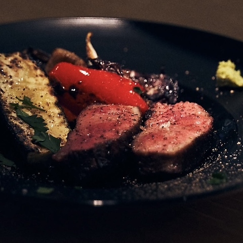 住宅街に佇む隠れ家肉ビストロ